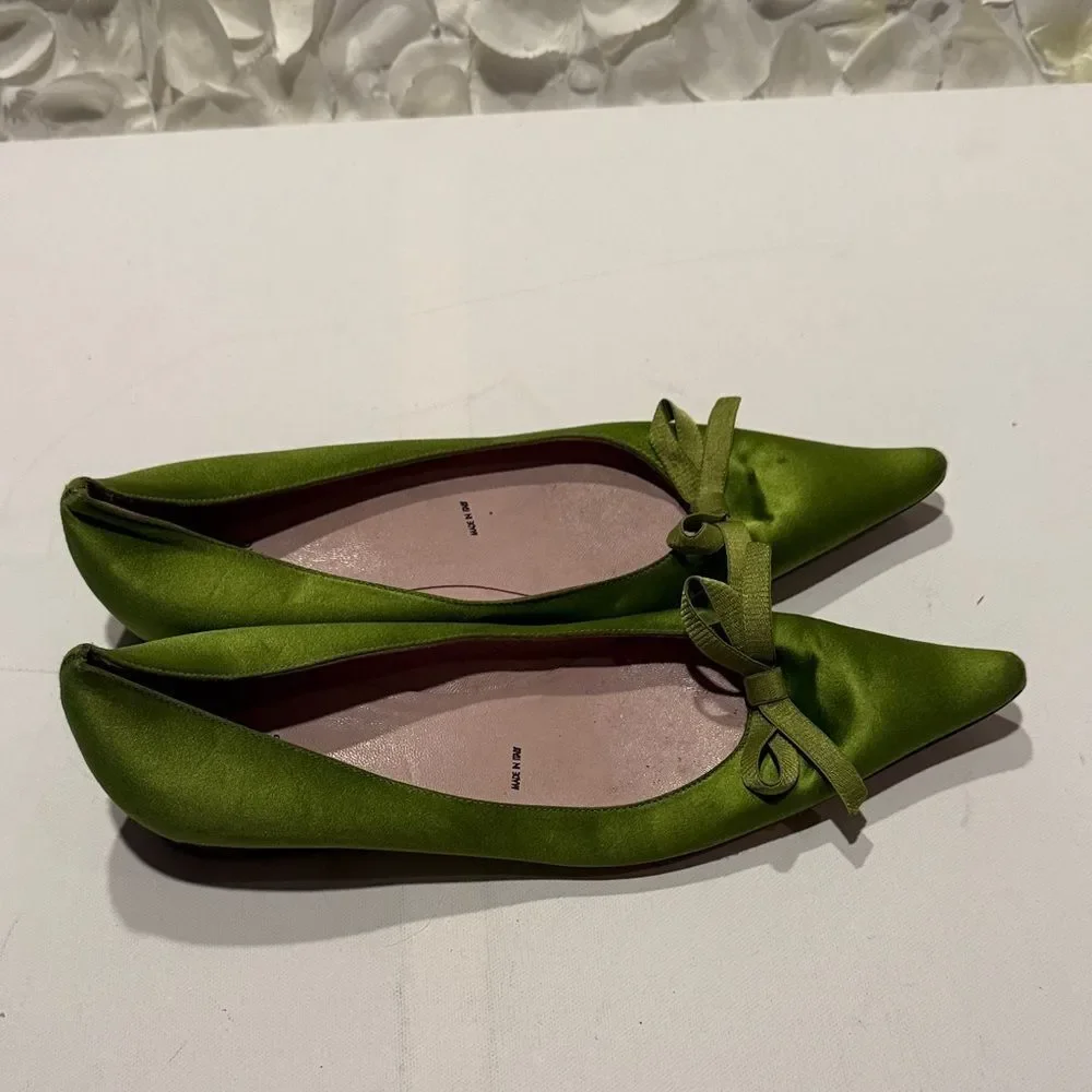 Vera Wang Olive Green Flats with Bow